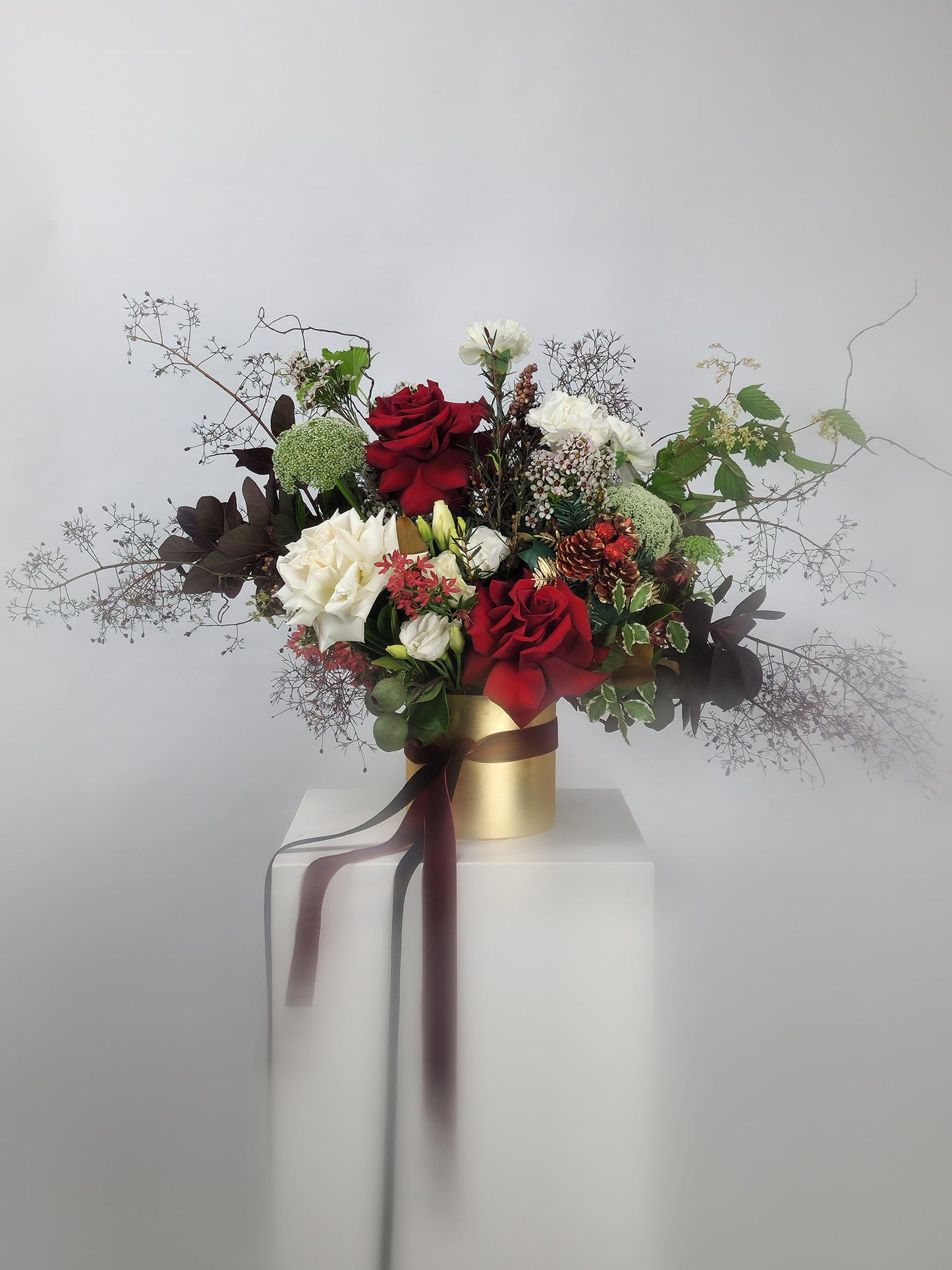 Christmas Gold Arrangement Flowers Hansford Flowers